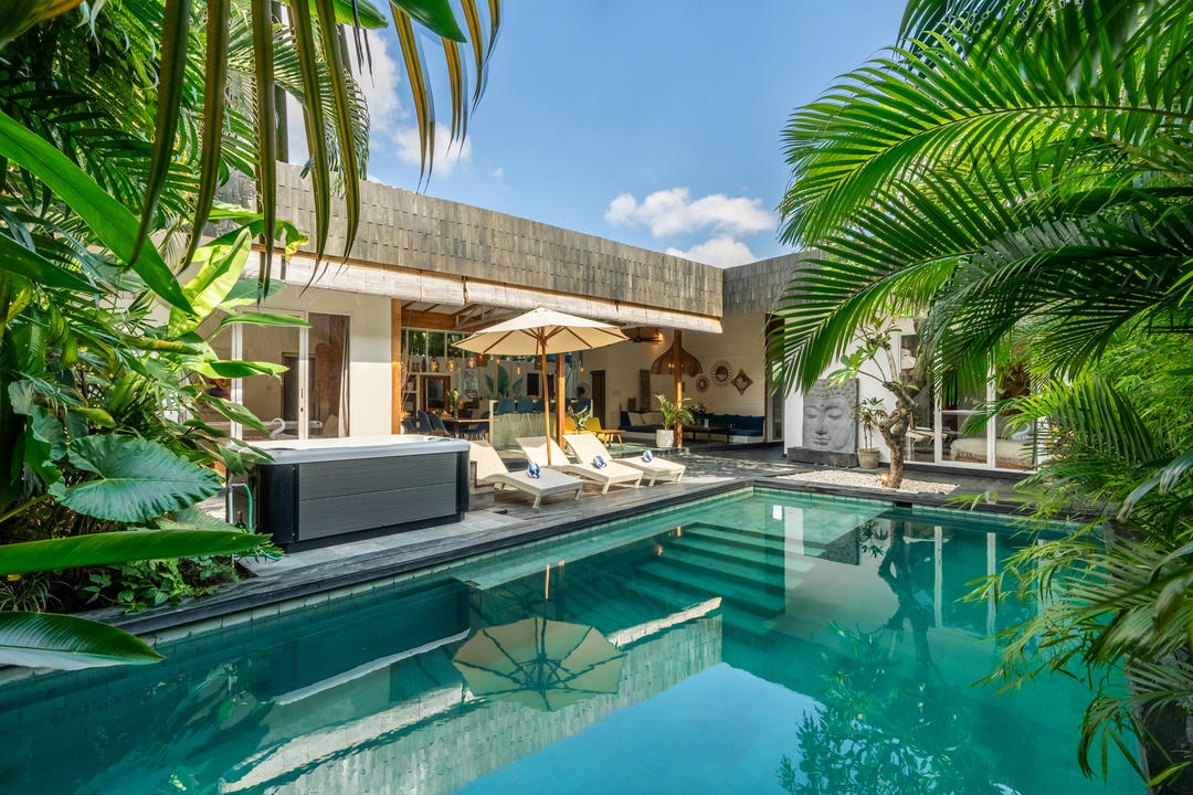 MODERN TROPICAL 3 BEDROOM VILLA FOR SALE LEASEHOLD IN CANGGU BE-1364