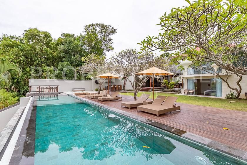 LUXURY FREEHOLD VILLA WITH HUGE GARDEN IN BABAKAN