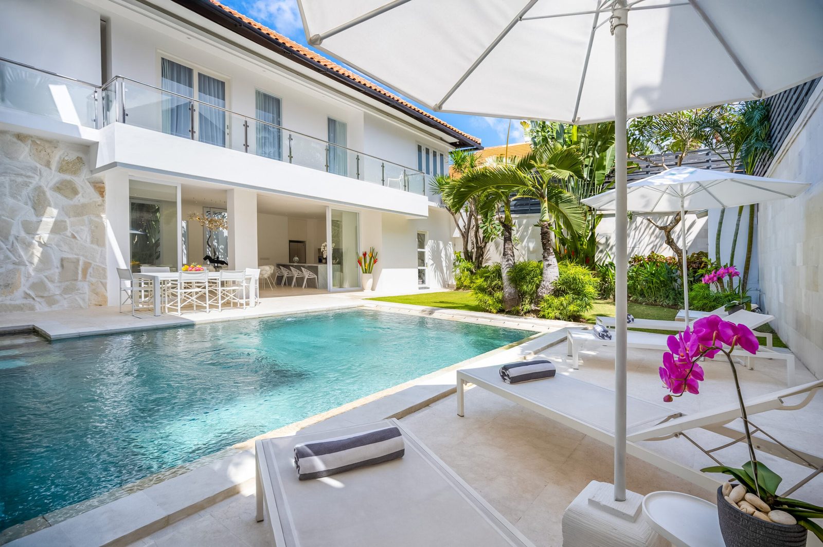 Ready Now 4 Bedroom Villa for Sale Leasehold in Kerobokan Be-2458