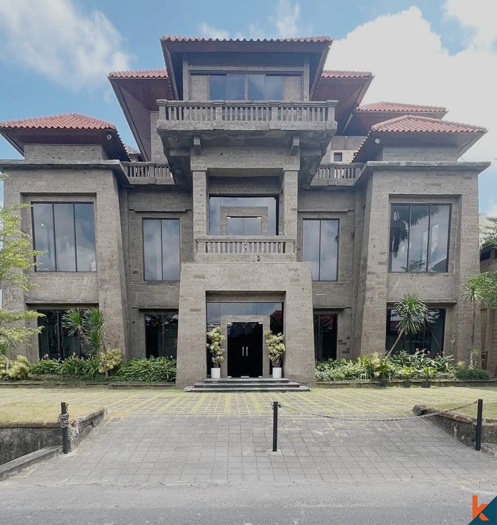 Freehold Premier Three Storey Office with Abundant Amenities and Power Supply