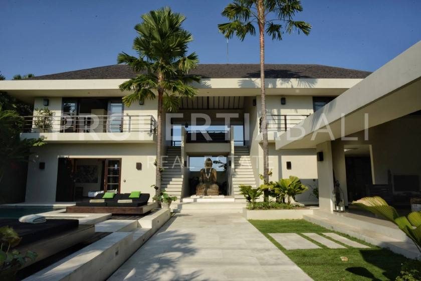 Luxurious Designed Villa Close to Berawa Beach