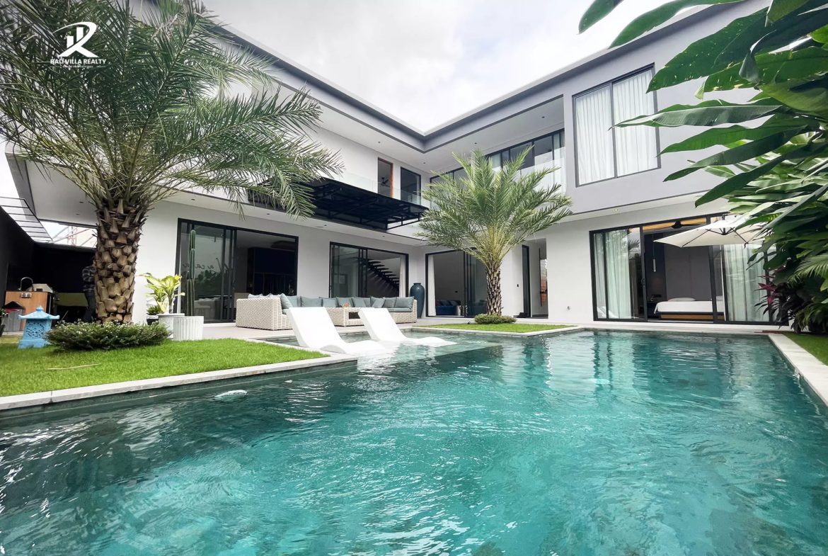 Stunning 4-Bedroom Luxury Villa For Sale Leasehold in Kerobokan