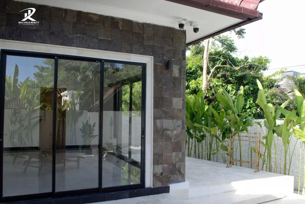 FREEHOLD Bali Oasis: Modern Tropical 2-Bedroom Villa with Private Pool in Prime Ungasan