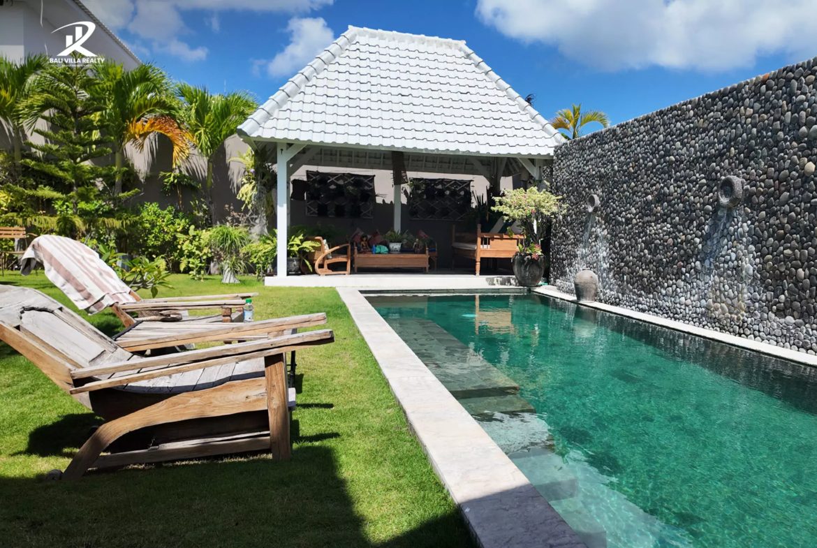 Elegant 4-Bedroom Villa for Sale in Petitenget, Seminyak: Spacious Tropical Living & Prime Investment
