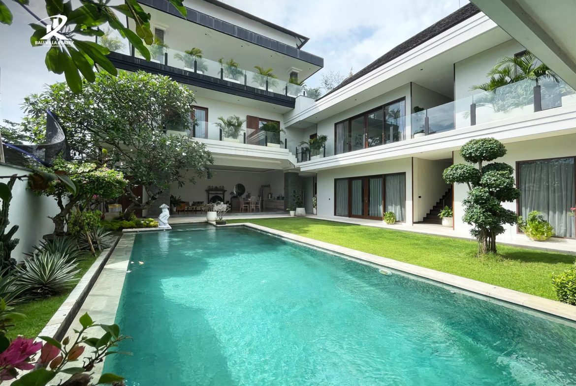 The Crown Jewel of Batu Bolong, Canggu: Palatial 7BR Freehold Sanctuary for Sale