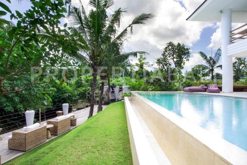 6-bedroom freehold villa in Pererenan — photo 3 of 5