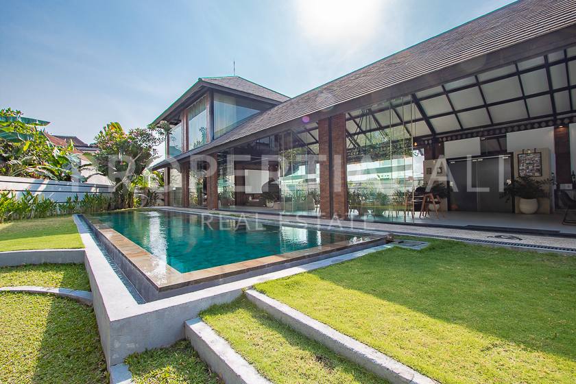 Industrial Inspired Family Villa in Umalas