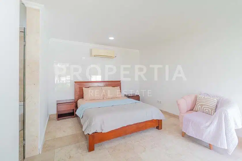 6-bedroom freehold villa in Bingin — photo 5 of 5