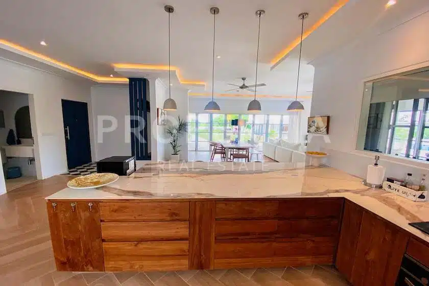 4-bedroom freehold villa in Ungasan — photo 3 of 5