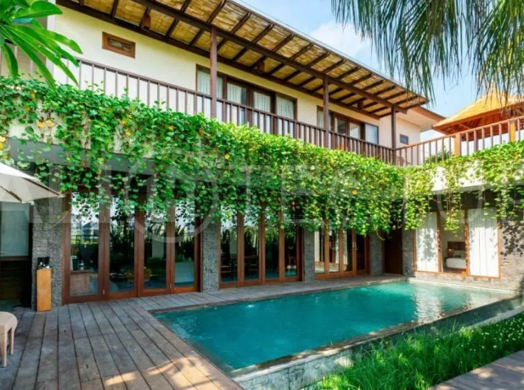 Freehold 5BR Villa Investment Near Batu Bolong Beach